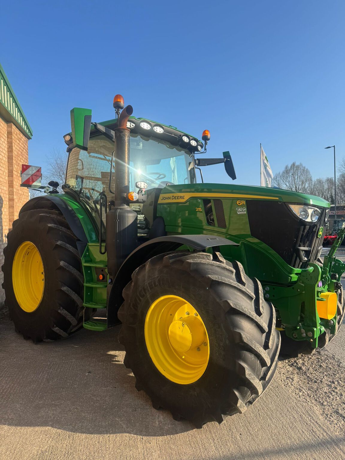 John Deere 6R 215 (2024) Tractor - {CATEGORY}