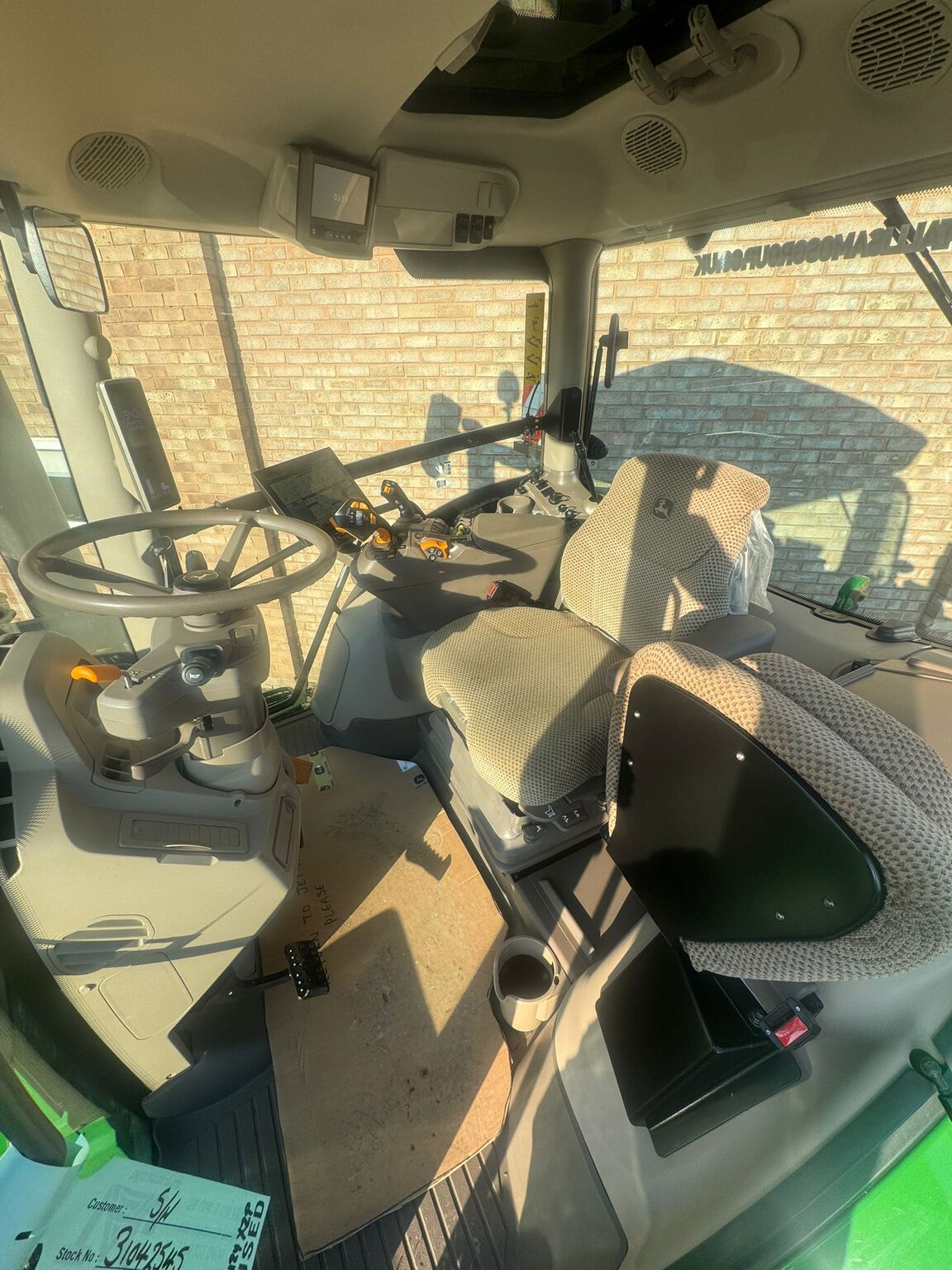 {CATEGORY} - John Deere 6R 215 (2024) Tractor
