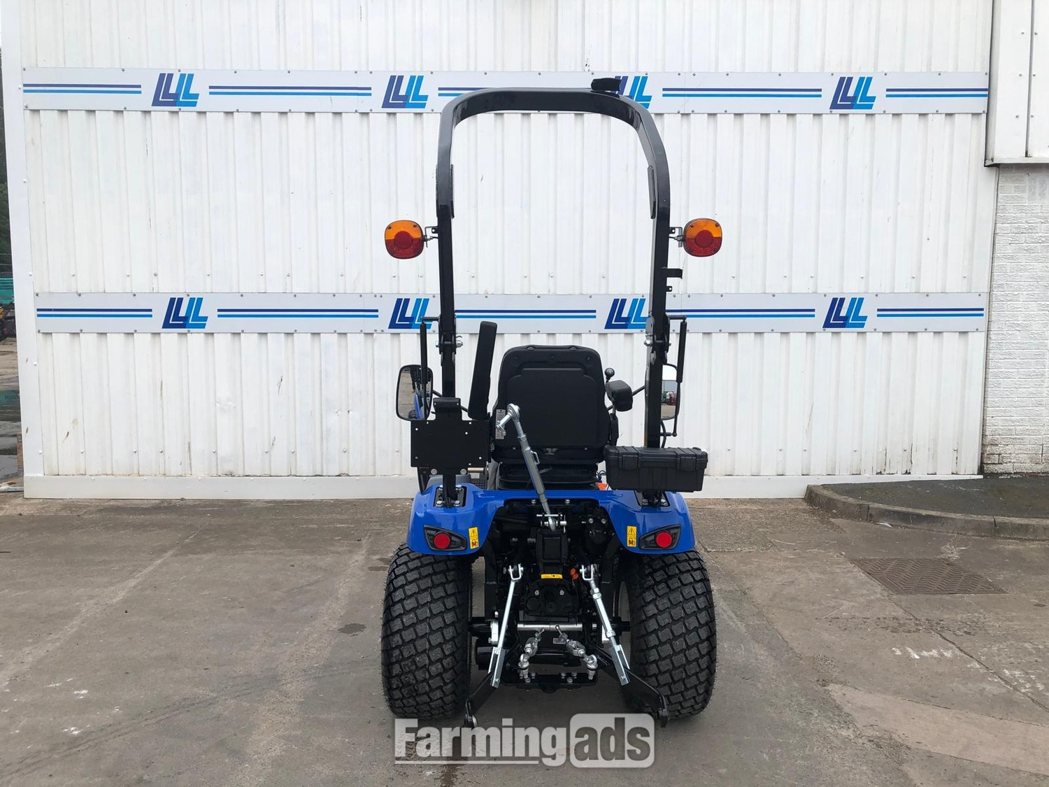New Holland Boomer 25 () Tractor - {CATEGORY}