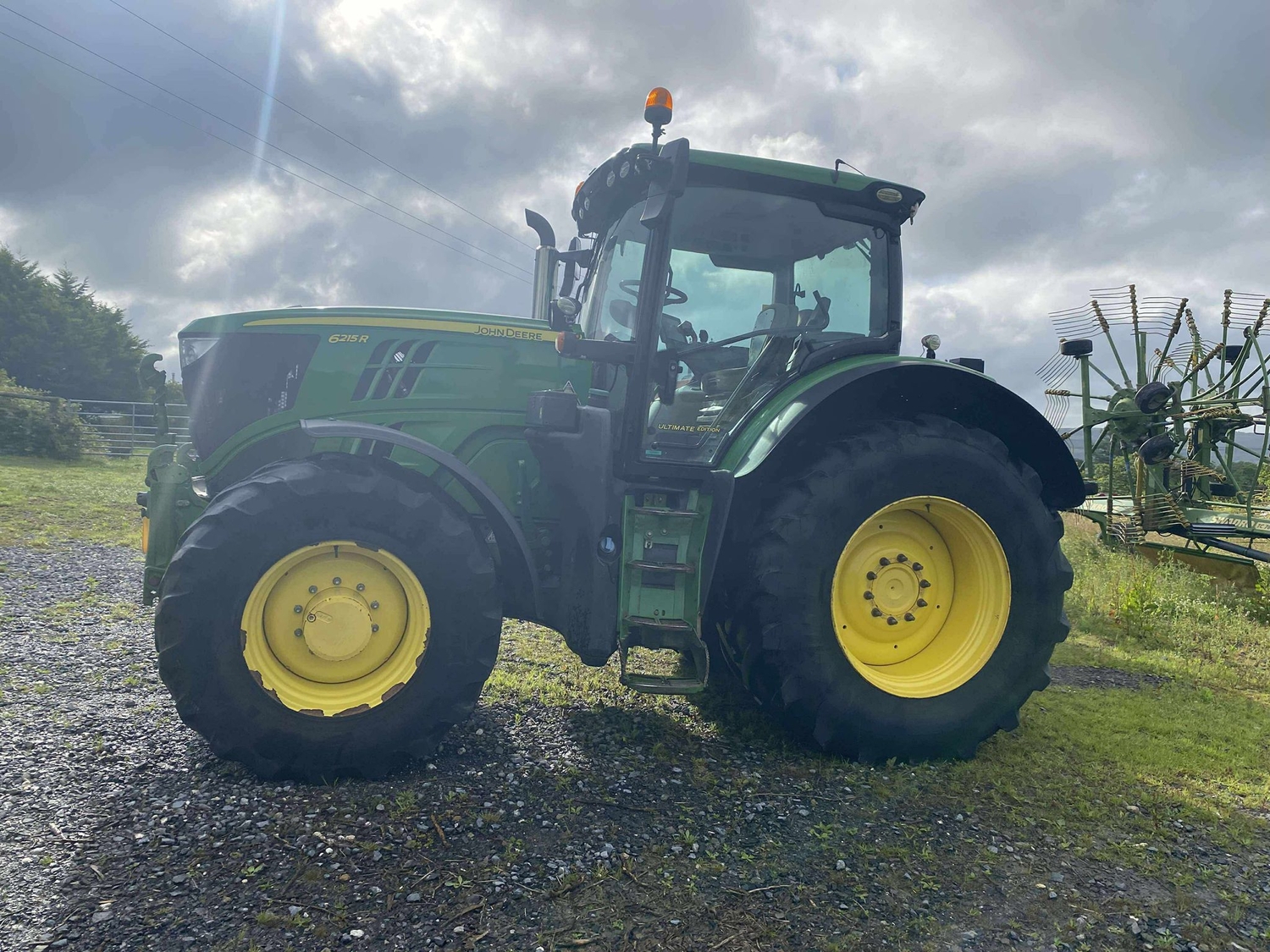 John Deere 6215R (2020) Tractor - {CATEGORY}