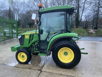 John Deere 3046R () Tractor
