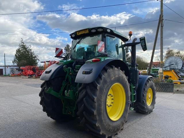 John Deere 6R 215 (2023) Tractor - {CATEGORY}