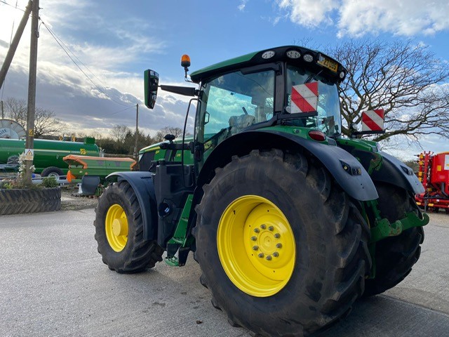 John Deere 6R 215 (2023) Tractor 