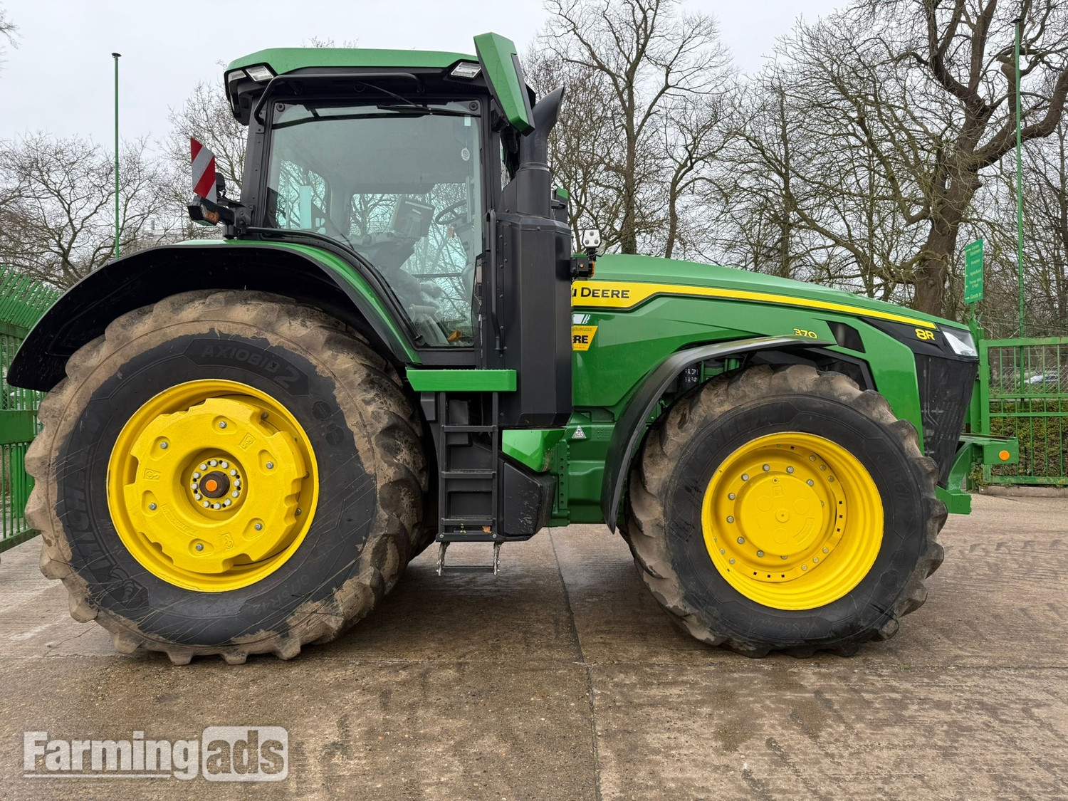 John Deere 8R 370 (2023) Tractor - {CATEGORY}
