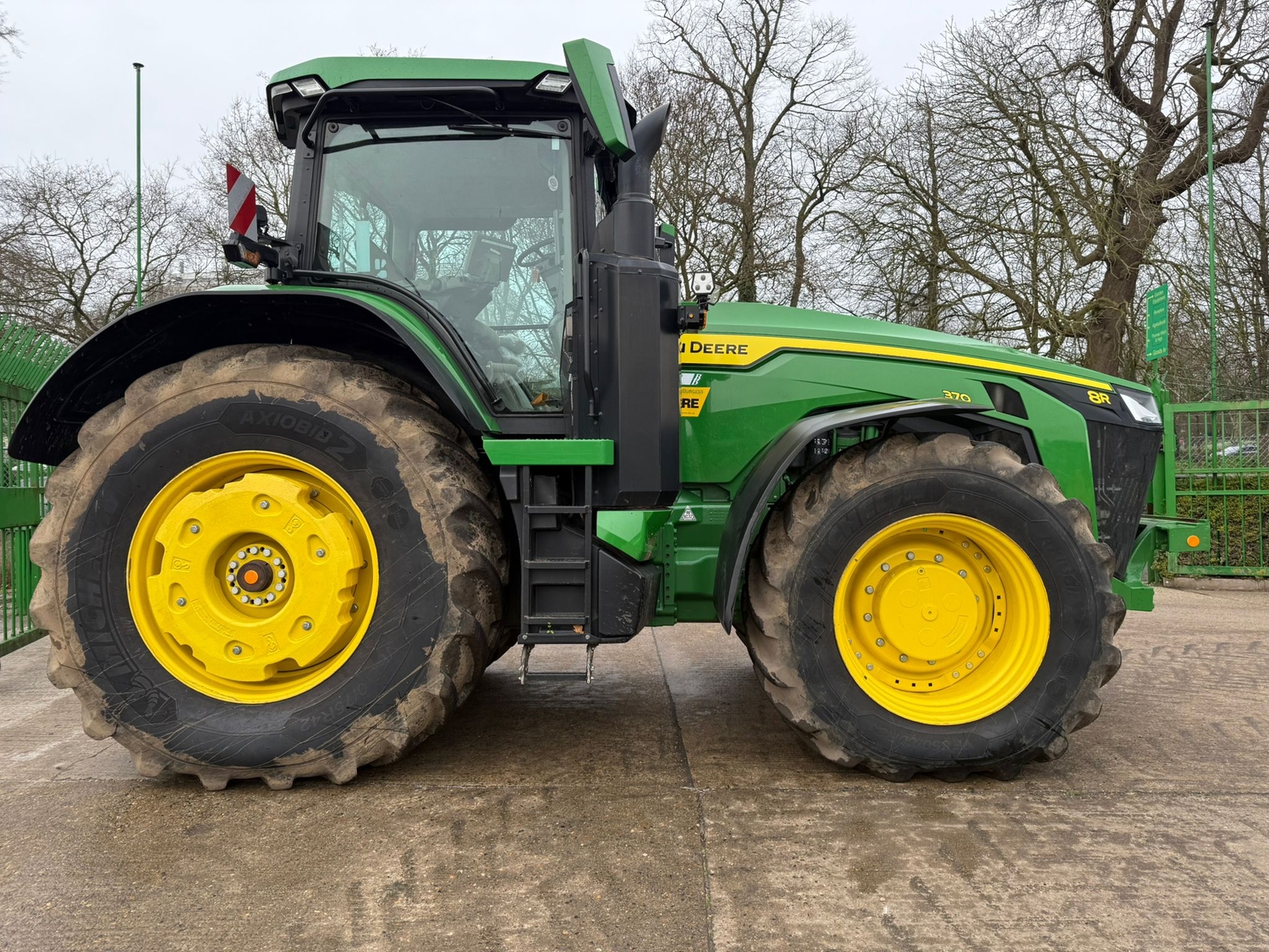 John Deere 8R 370 (2023) Tractor - {CATEGORY}