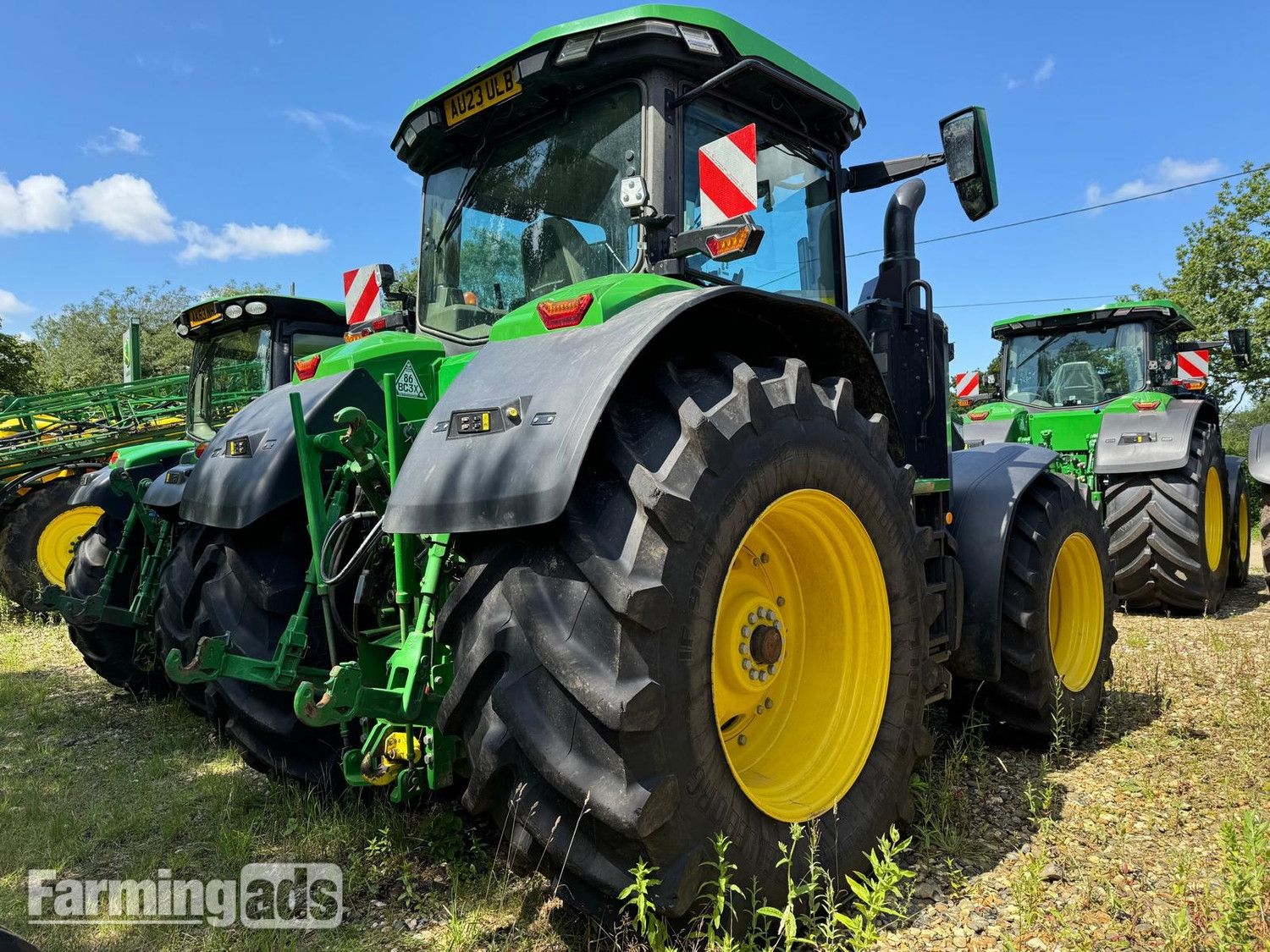 John Deere 7R 330 (2023) Tractor - {CATEGORY}