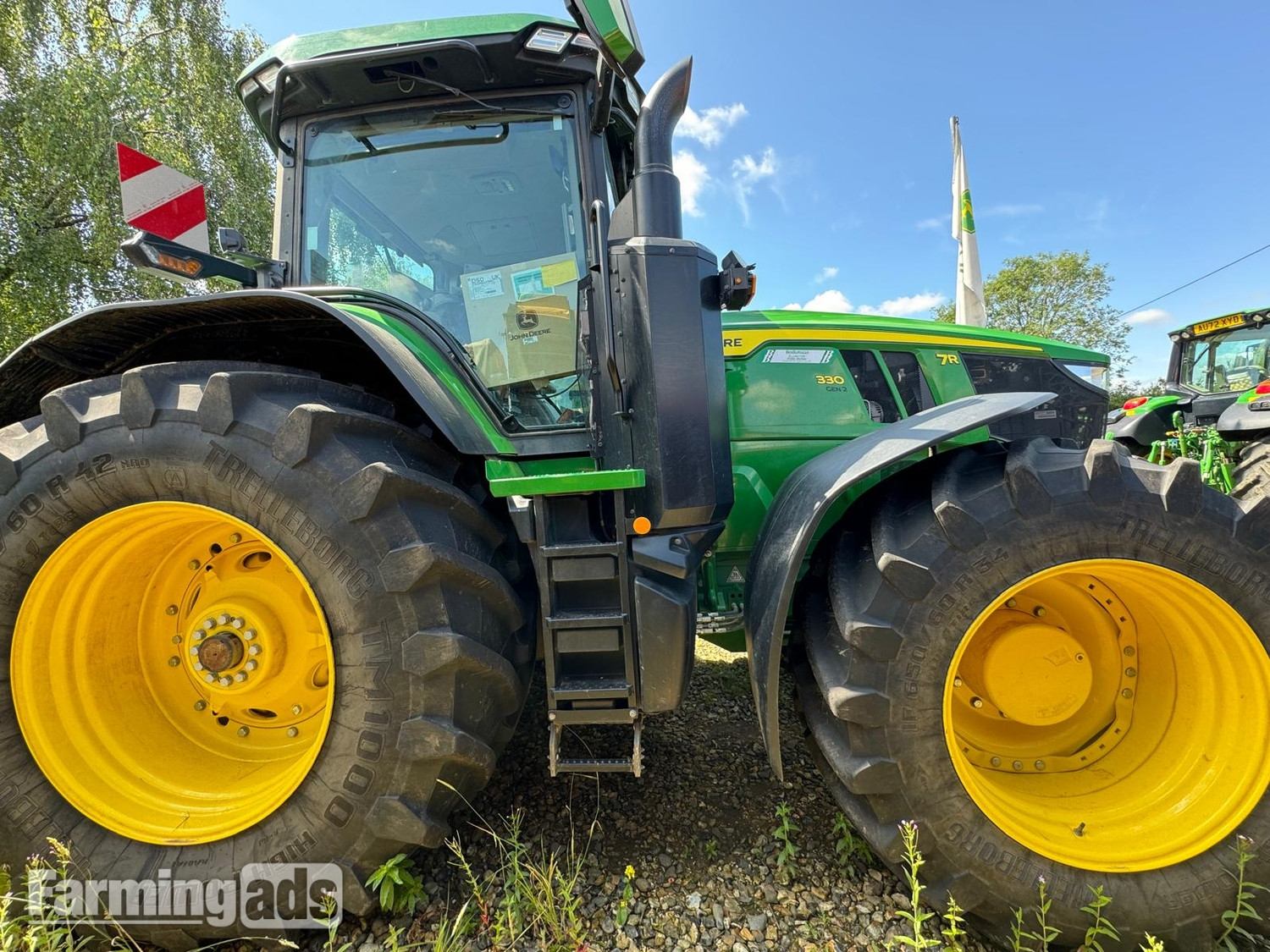 John Deere 7R 330 (2023) Tractor - {CATEGORY}