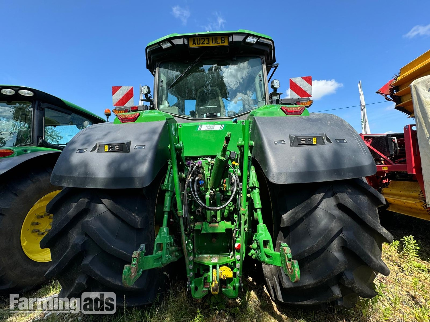 John Deere 7R 330 (2023) Tractor 