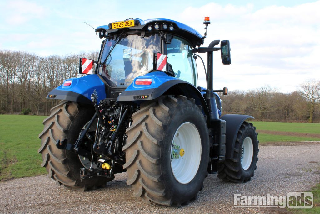 New Holland T7.245 () Tractor - {CATEGORY}