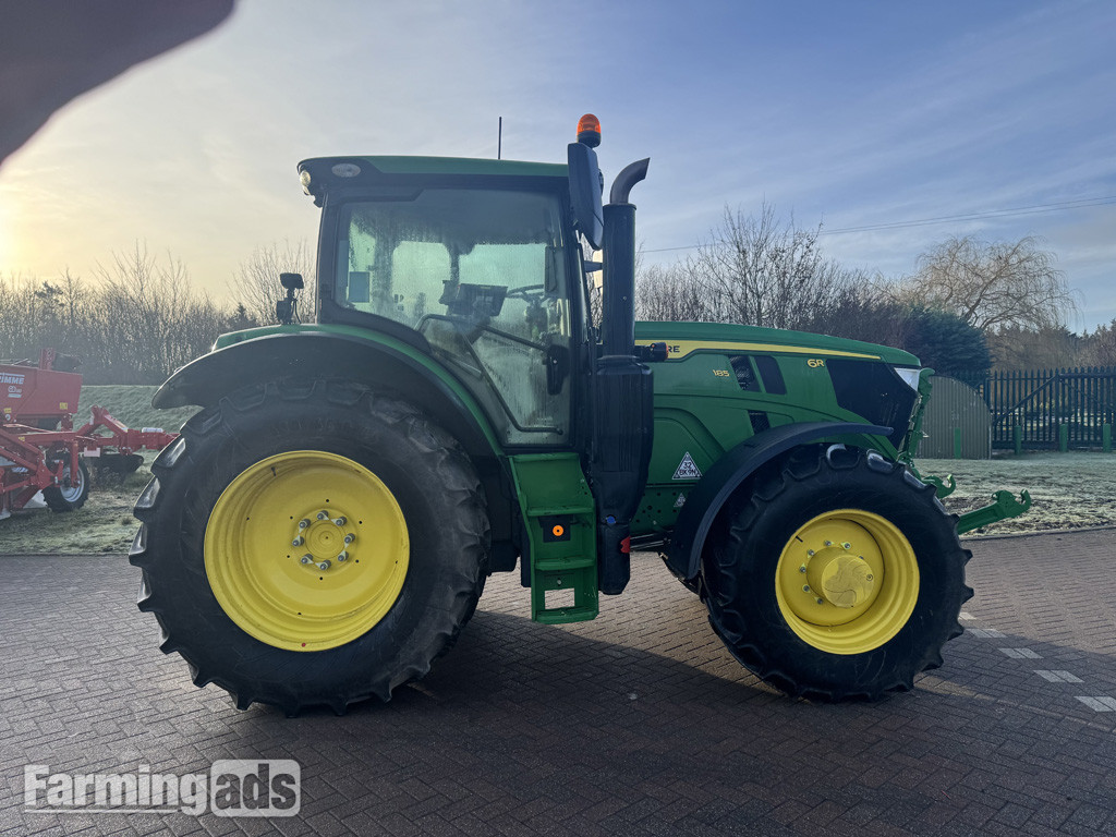John Deere 6R 185 (2025) Tractor - {CATEGORY}