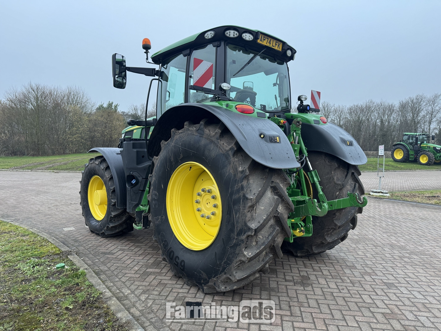 {CATEGORY} - John Deere 6R 215 (2025) Tractor