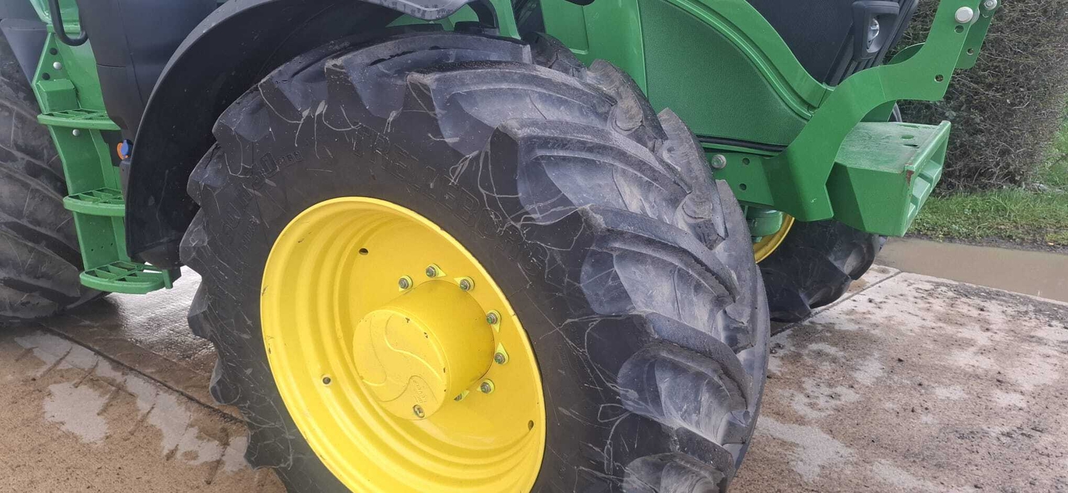 John Deere 6R 185 (2025) Tractor - {CATEGORY}
