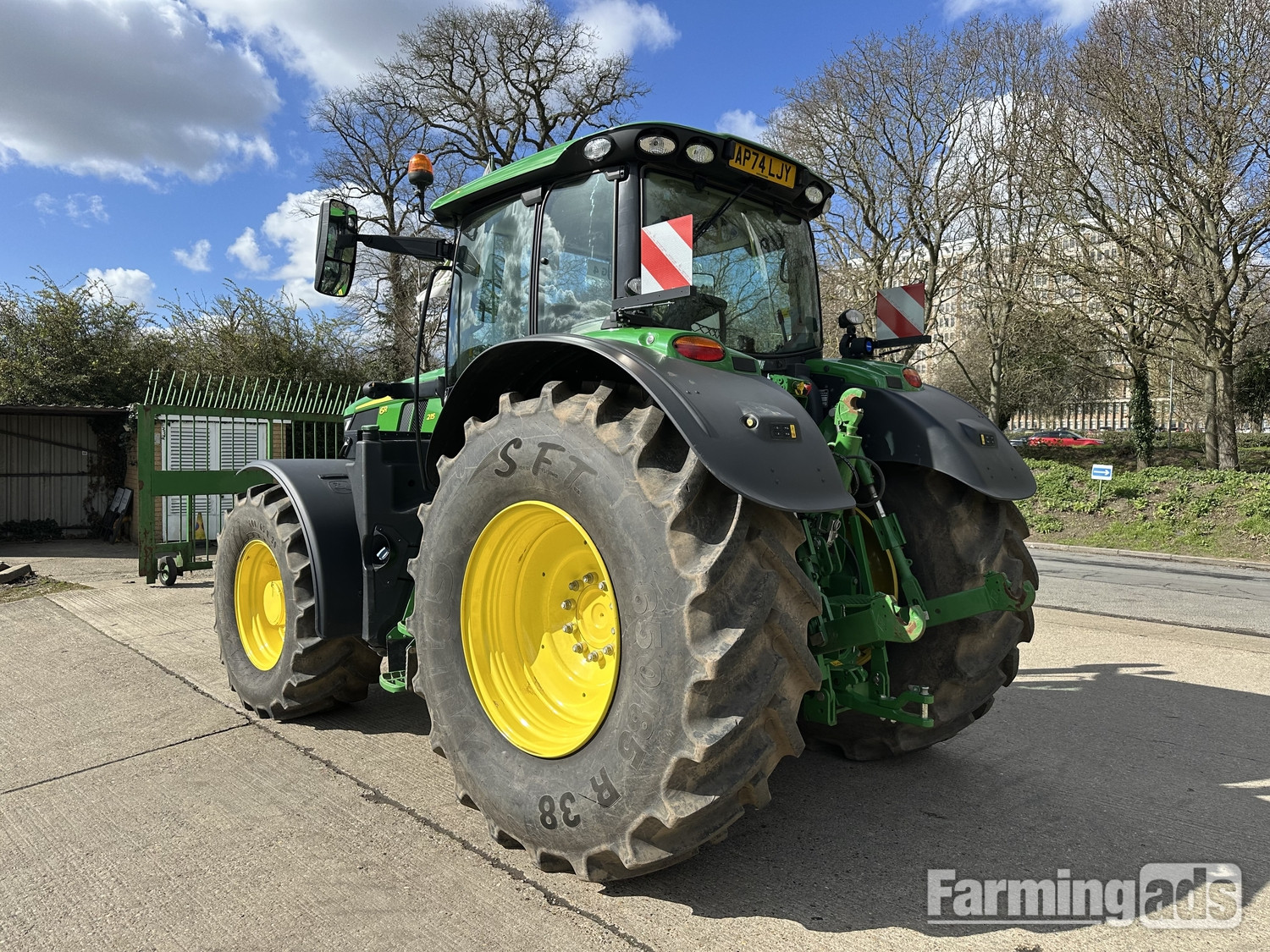 {CATEGORY} - John Deere 6R 215 (2025) Tractor