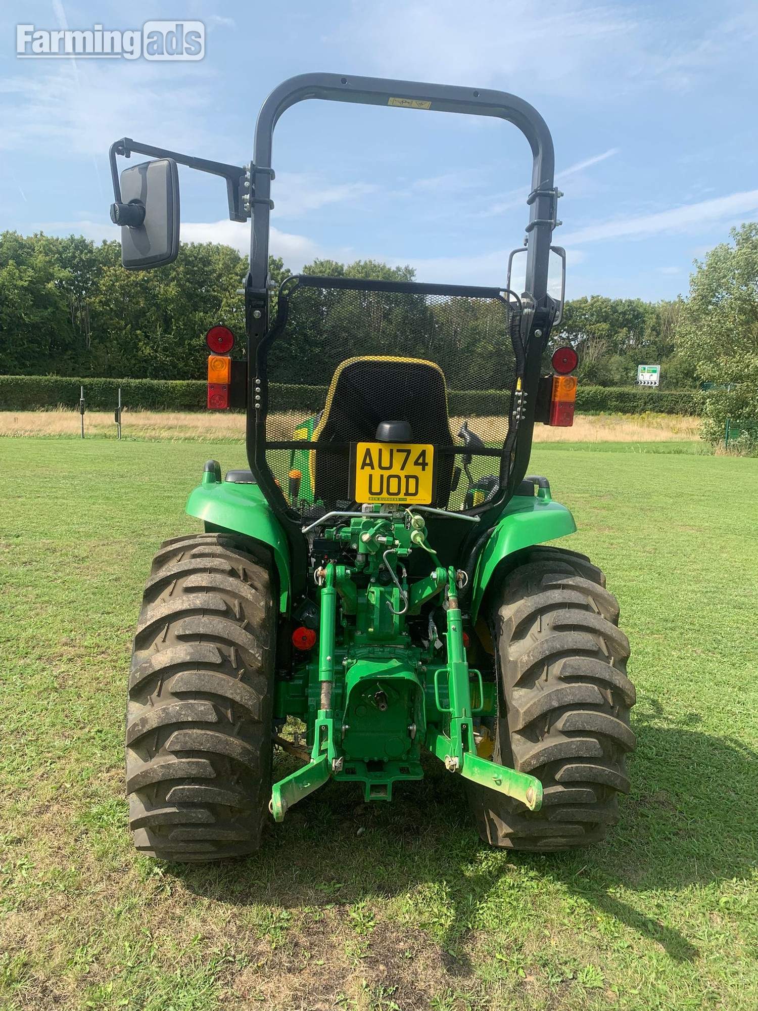 John Deere 3046R () Tractor 