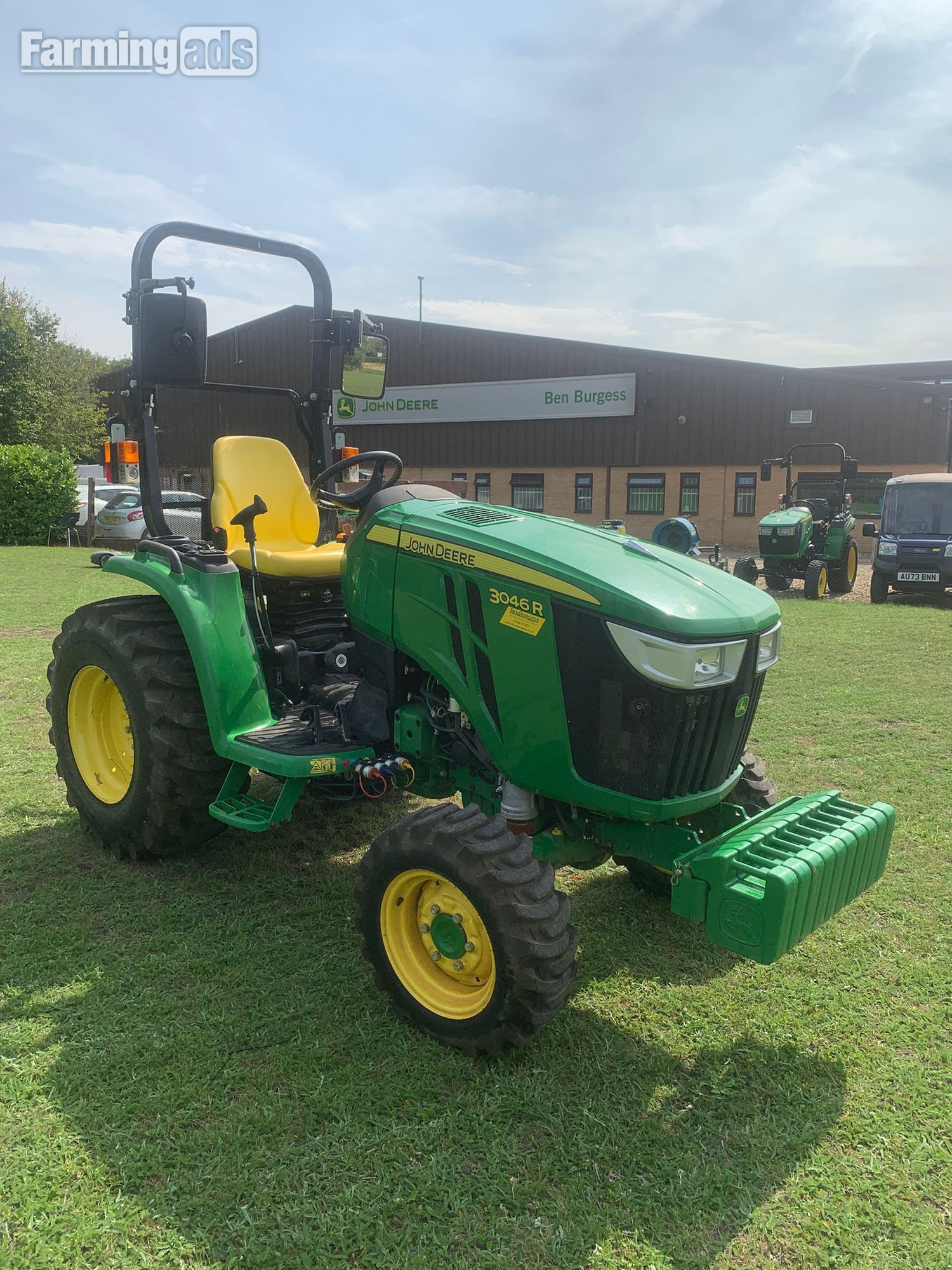 John Deere 3046R () Tractor