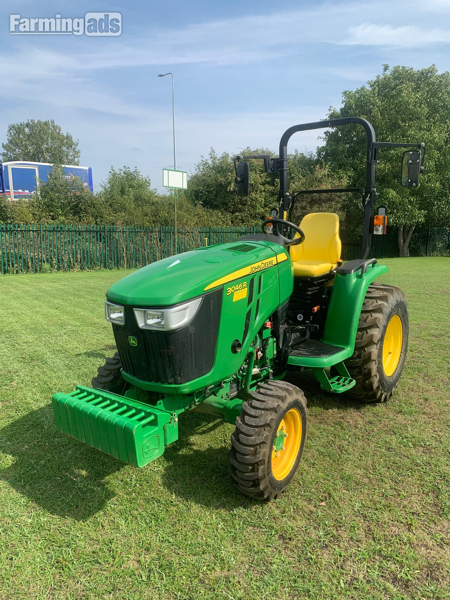 John Deere 3046R () Tractor