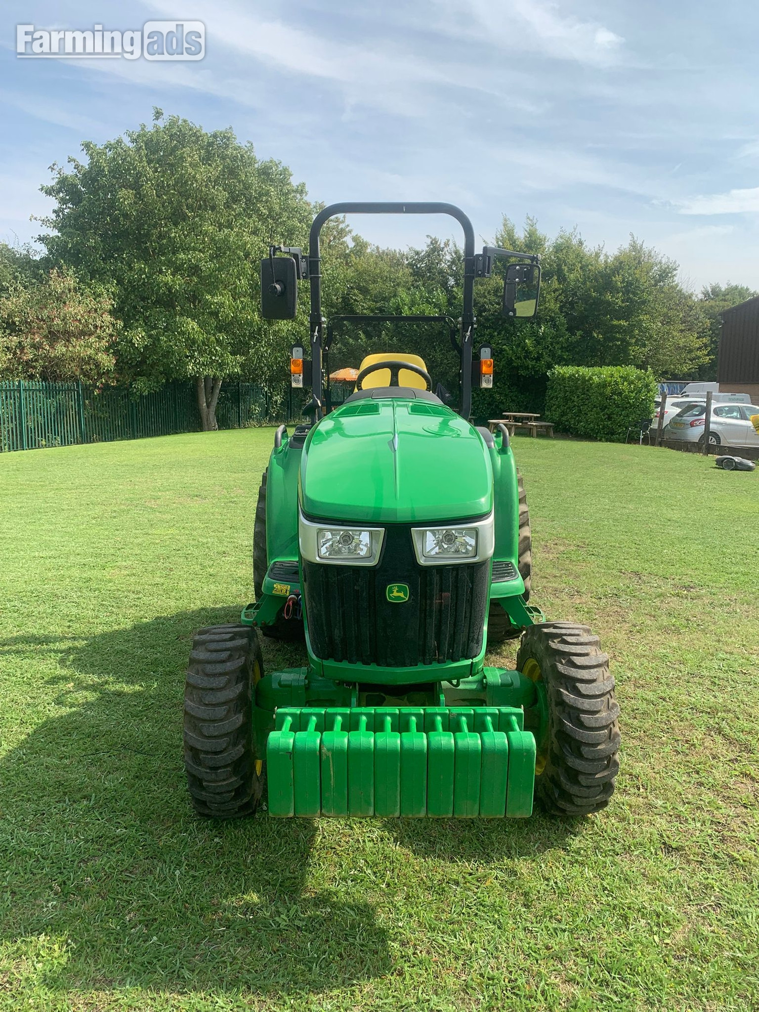 John Deere 3046R () Tractor