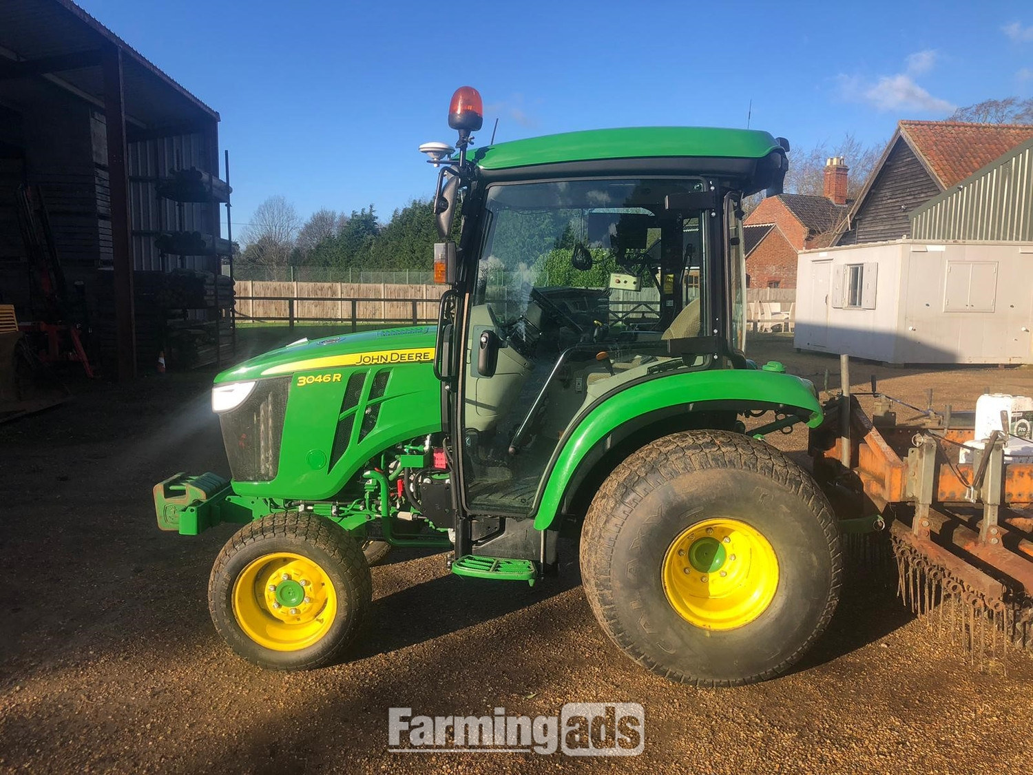 John Deere 3046R () Tractor