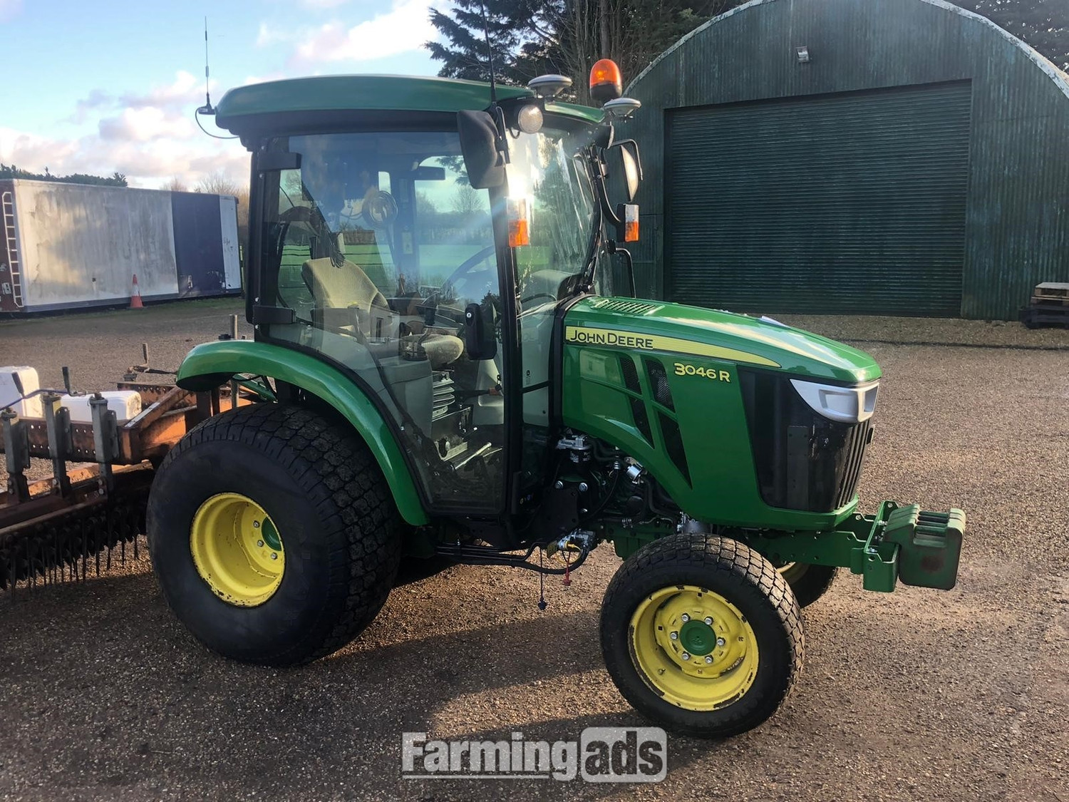  John Deere 3046R () Tractor
