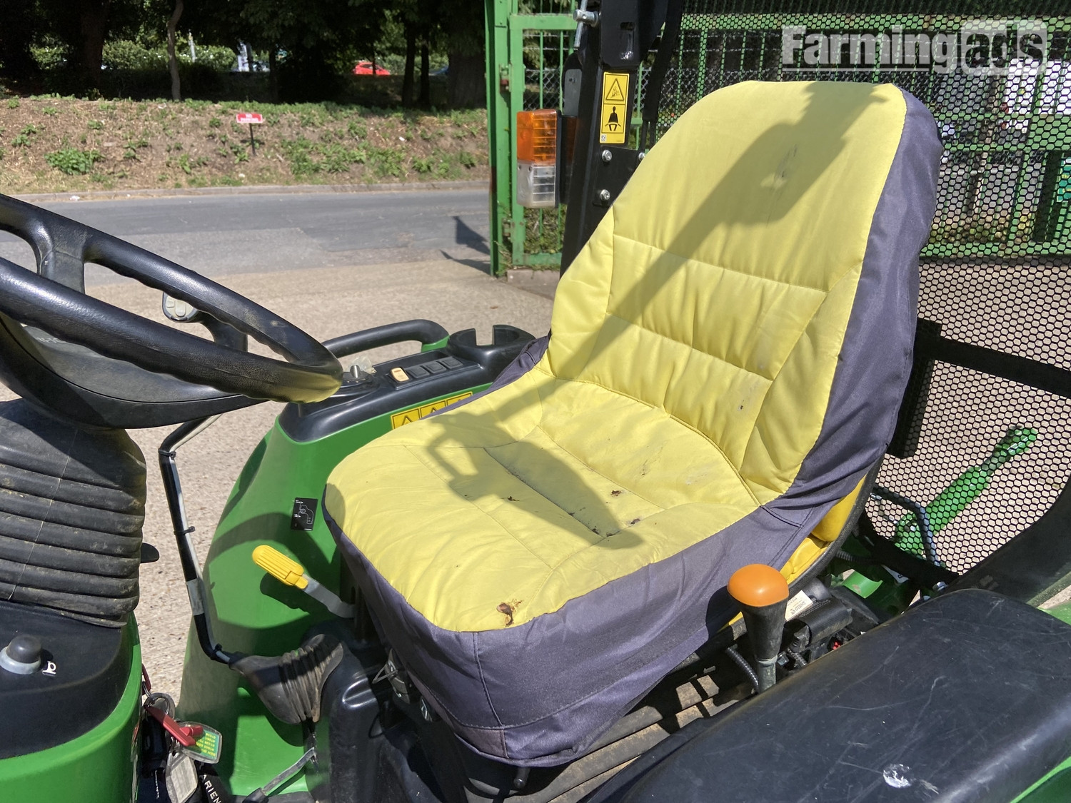 {CATEGORY} - John Deere 3046R () Tractor
