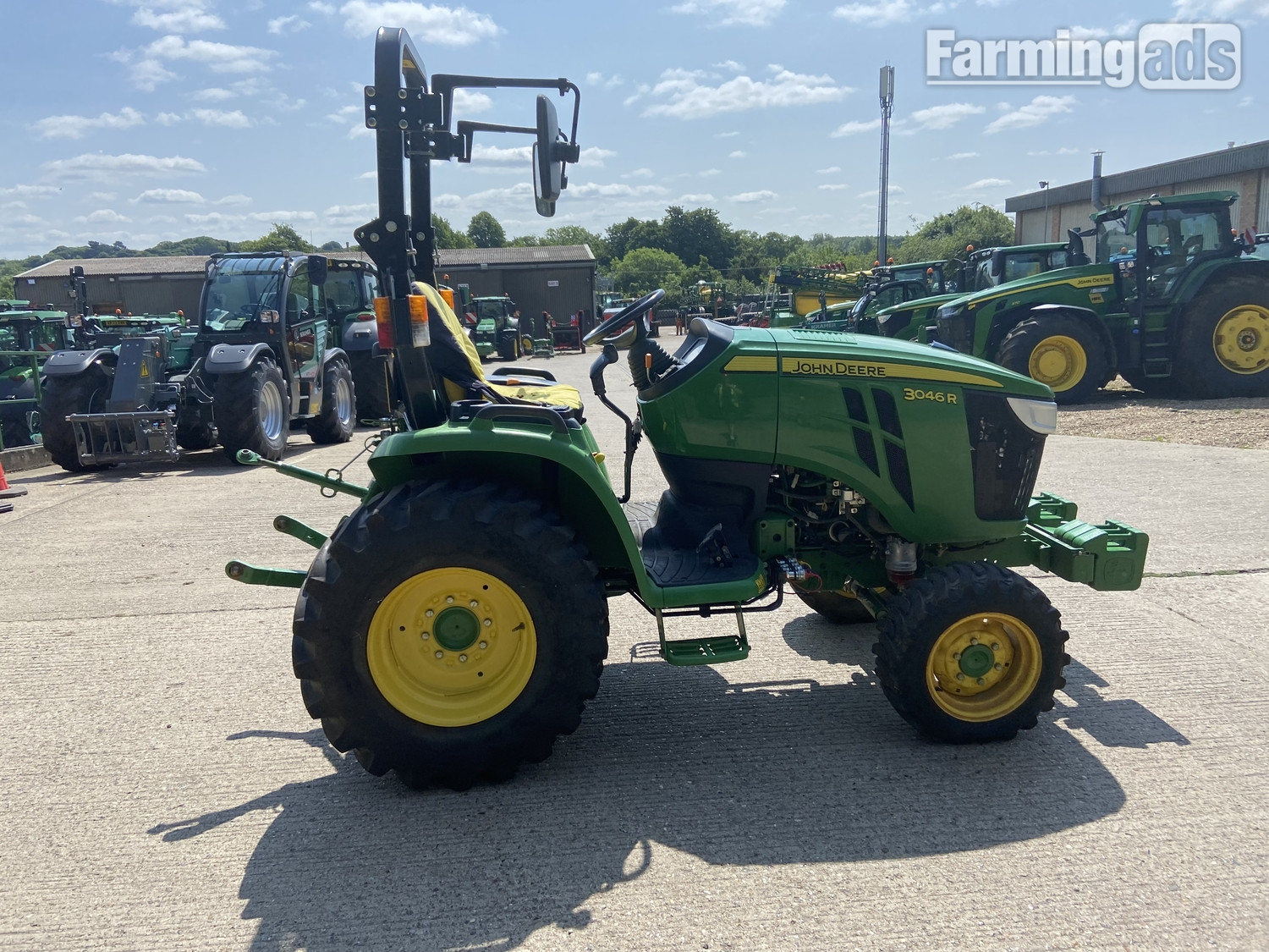  John Deere 3046R () Tractor