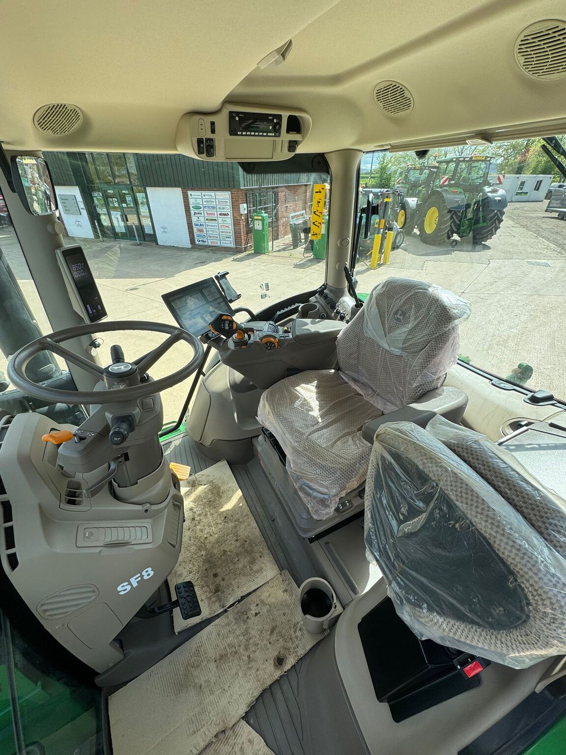 John Deere 6R 185 (2025) Tractor - {CATEGORY}