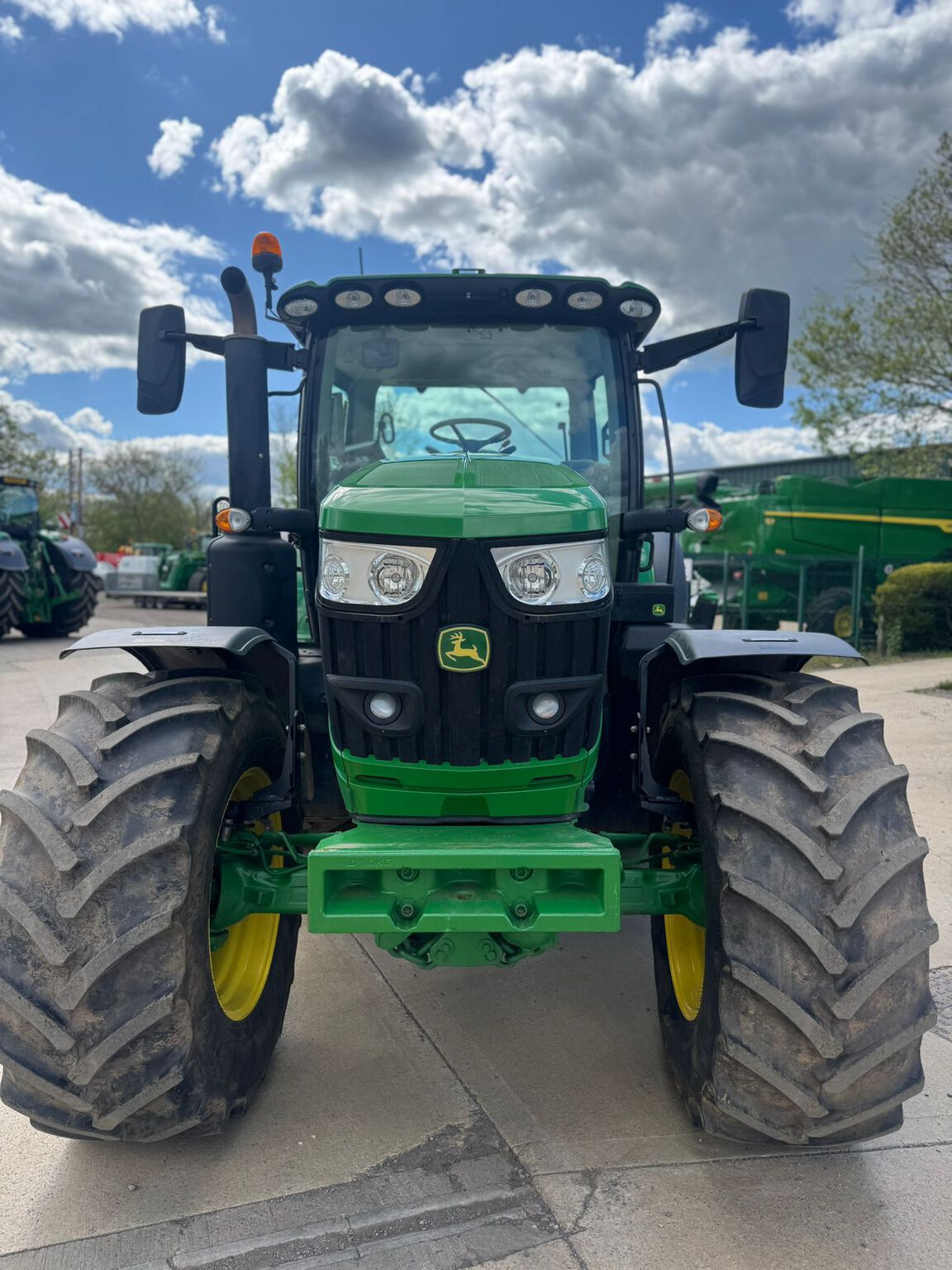 John Deere 6R 185 (2025) Tractor - {CATEGORY}