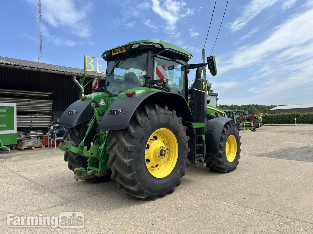 John Deere 8R 370 (2023) Tractor - {CATEGORY}