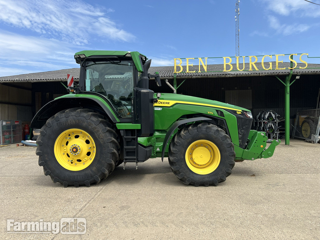 John Deere 8R 370 (2023) Tractor - {CATEGORY}