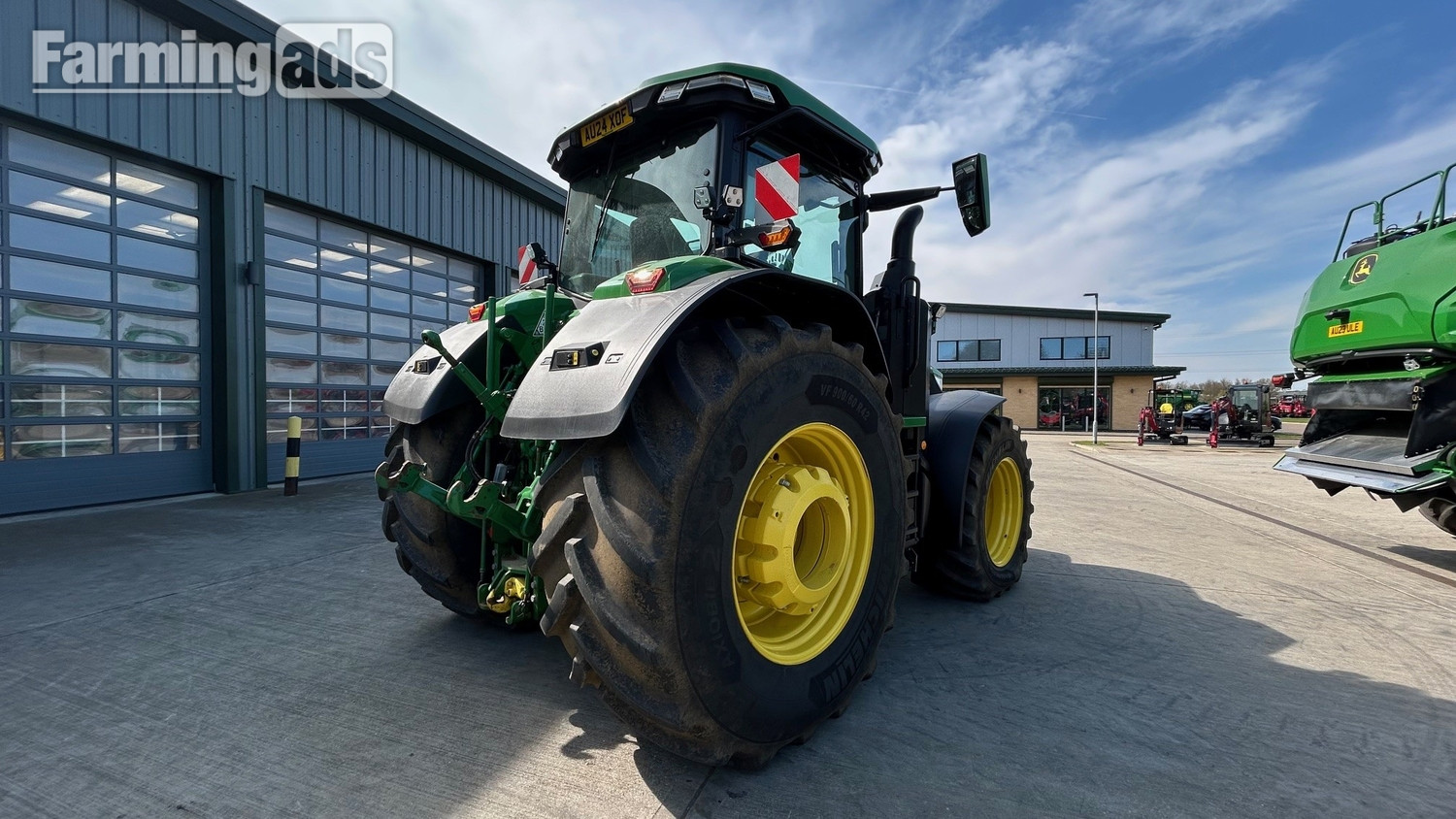 John Deere 7R 350 (2023) Tractor - {CATEGORY}