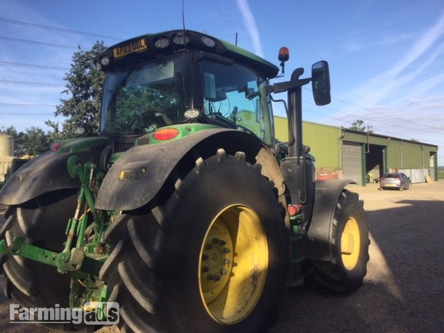 John Deere 6R 215 (2023) Tractor - {CATEGORY}