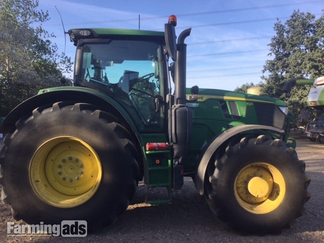 John Deere 6R 215 (2023) Tractor - {CATEGORY}