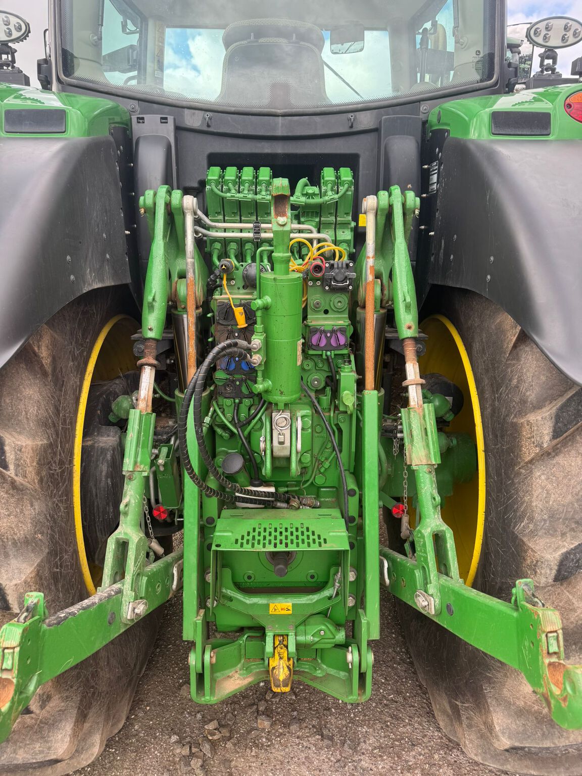 {CATEGORY} - John Deere 6215R (2023) Tractor