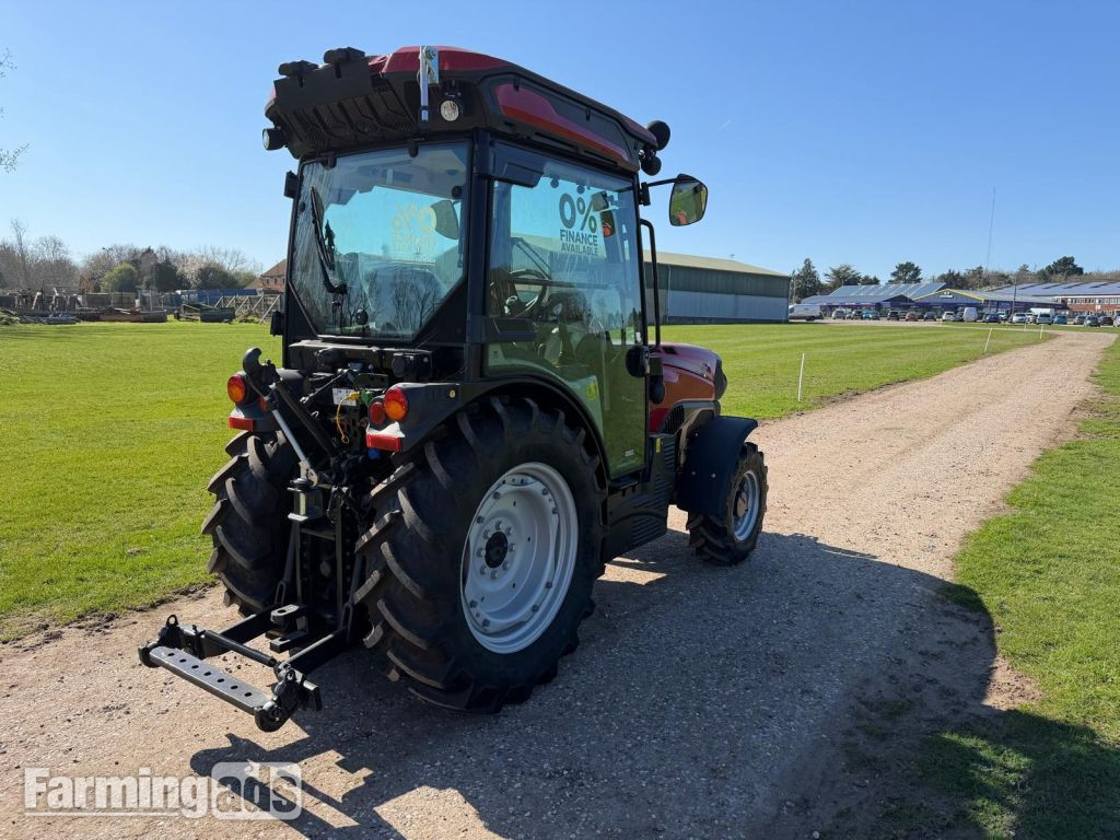 Case IH QUANTUM 80N () Tractor - {CATEGORY}