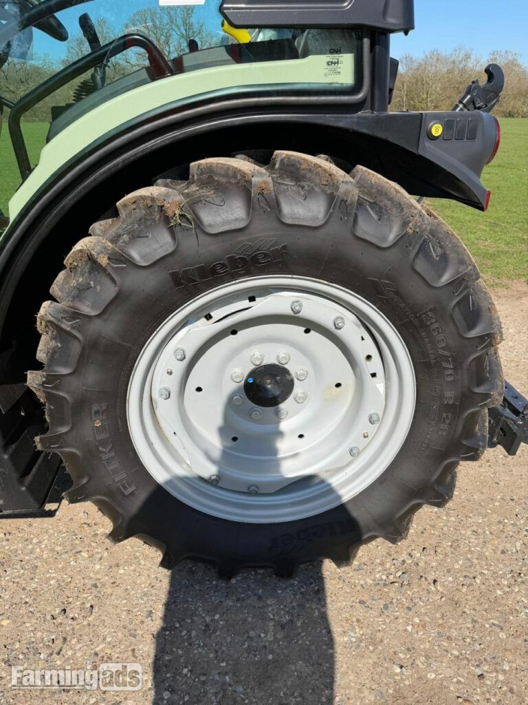 Case IH QUANTUM 80N () Tractor 