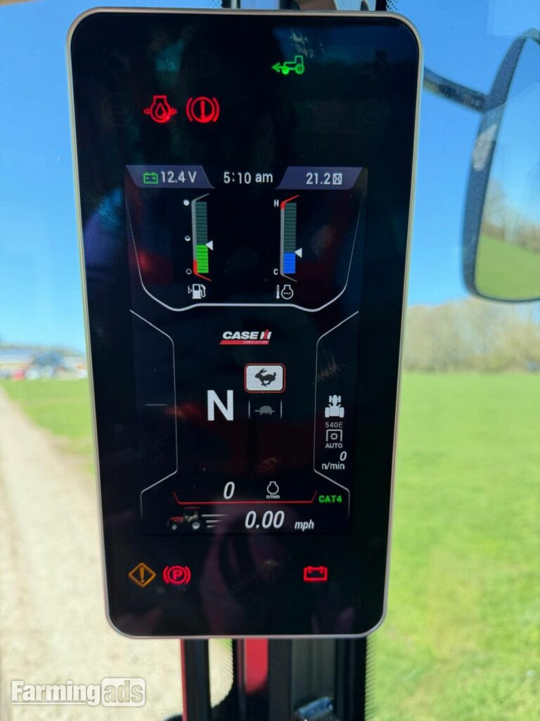 Case IH QUANTUM 80N () Tractor - {CATEGORY}