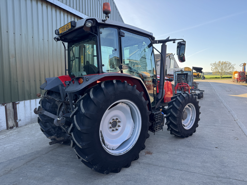 Massey Ferguson  (2018) Tractor - {CATEGORY}