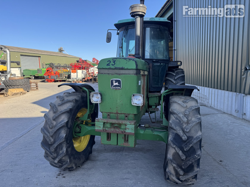 {CATEGORY} - John Deere  () Tractor