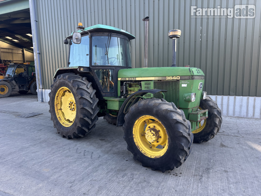 John Deere  () Tractor