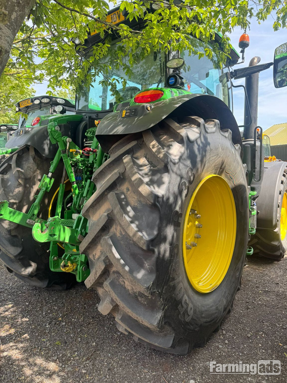 John Deere 6R 215 (2025) Tractor - {CATEGORY}