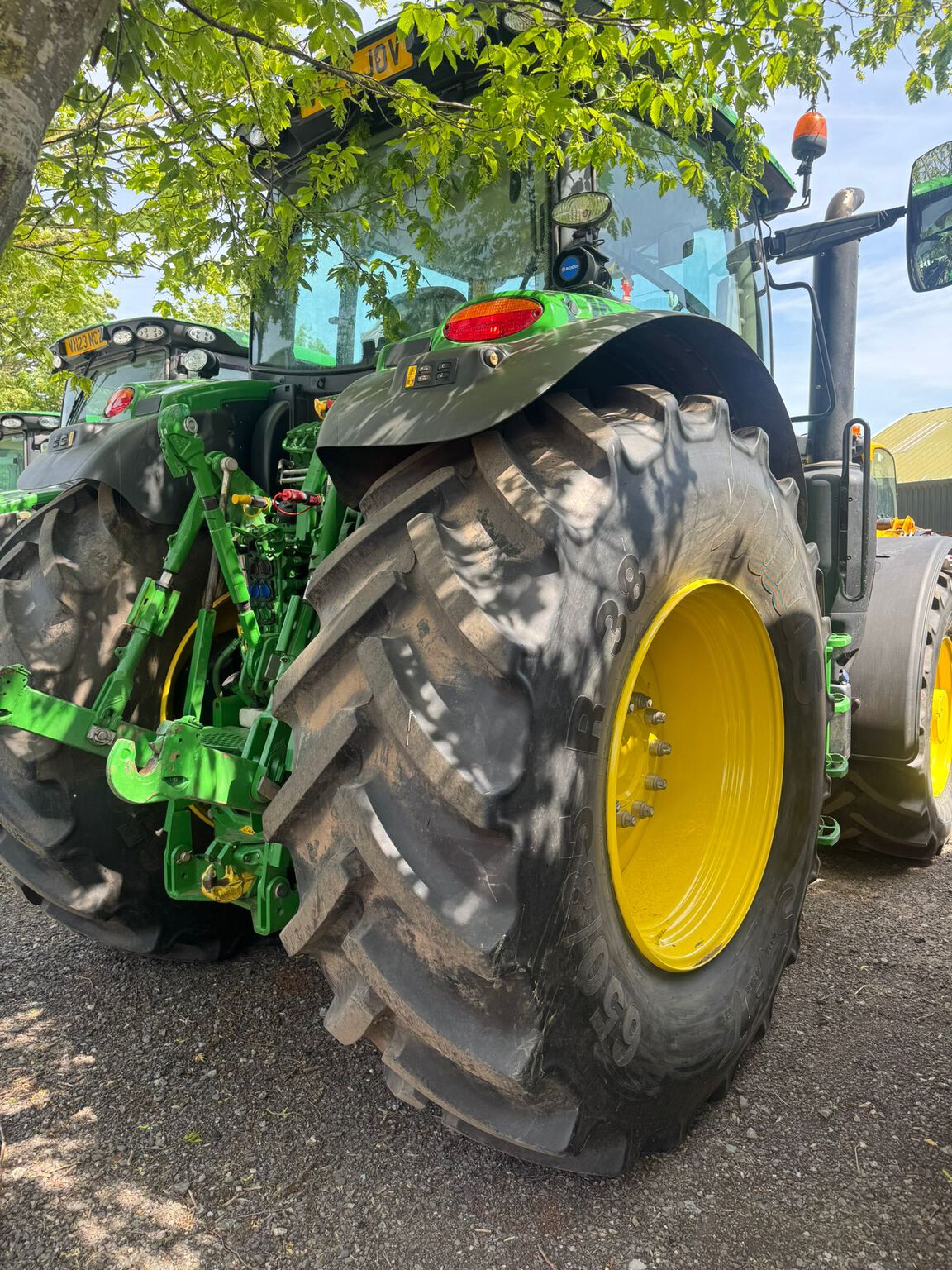 John Deere 6R 215 (2025) Tractor - {CATEGORY}