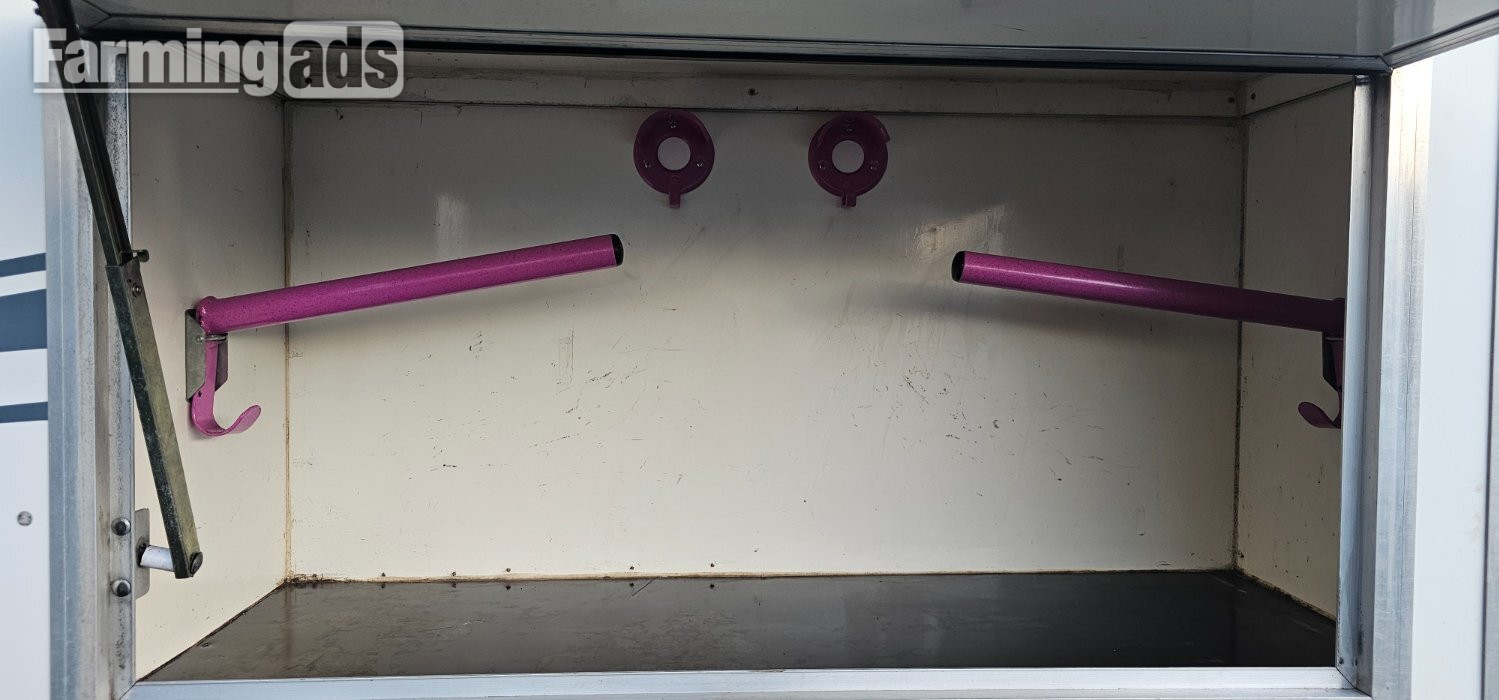 Vauxhall Horsebox Movano Trailer - {CATEGORY}