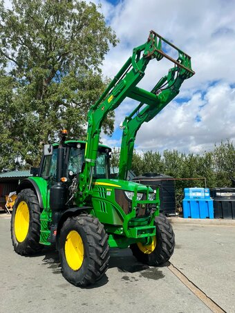 John Deere 6120M () Tractor
