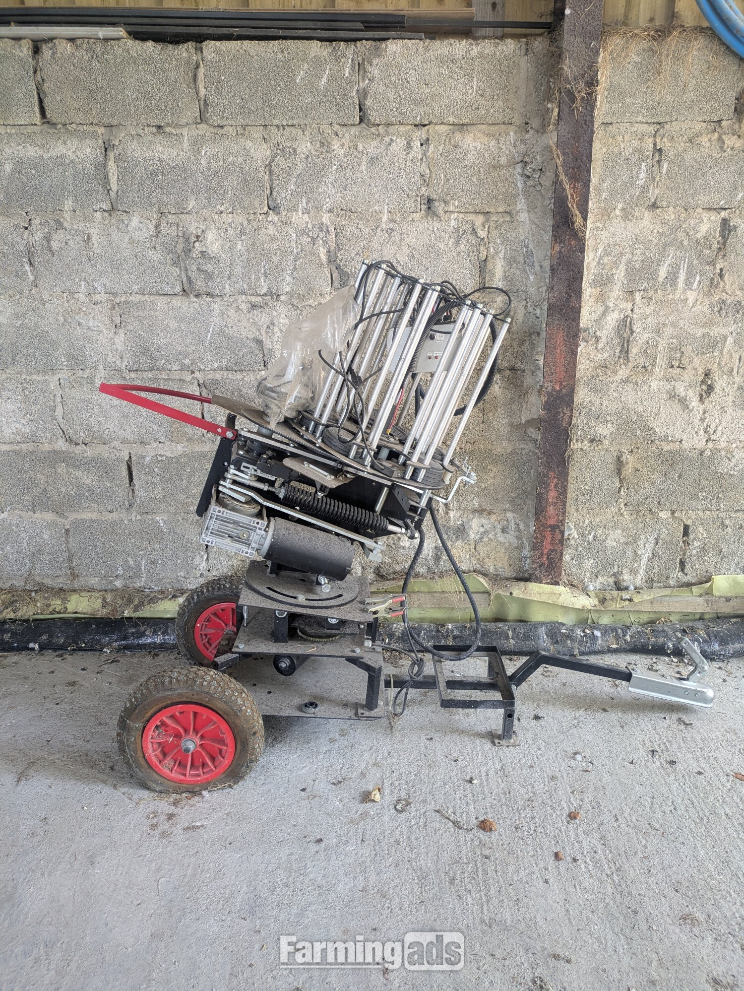 Automatic Clay Pigeon Trap with Trolley + ~2,000 Clays