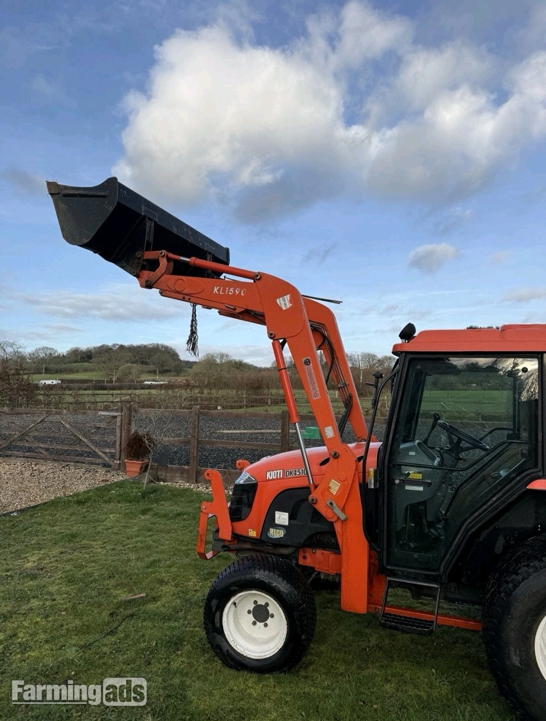 Kioti DK451C (2010) Tractor - {CATEGORY}