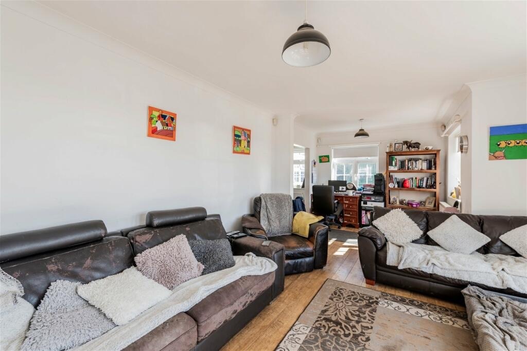  3 bedroom detached Bungalow in 2acre plot has an agricultral tie