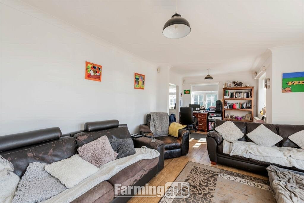 3 bedroom detached Bungalow in 2acre plot has an agricultral tie - {CATEGORY}