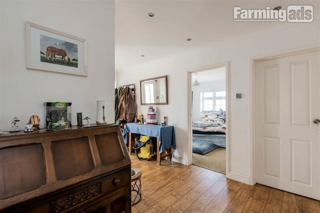  3 bed detached Bungalow in 2acre plot for rent agricultral tie