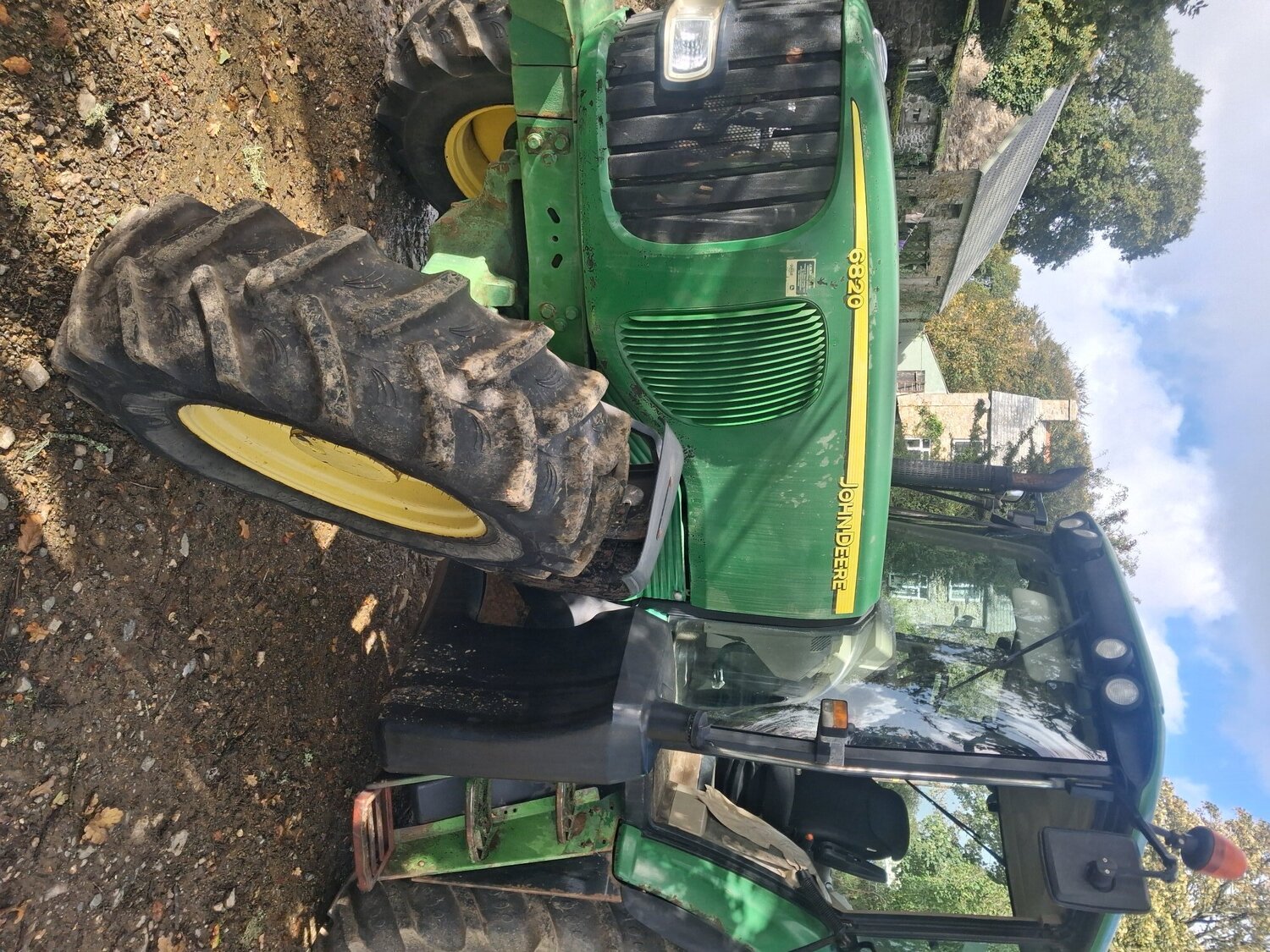 John Deere 6820 (2005) Tractor - {CATEGORY}