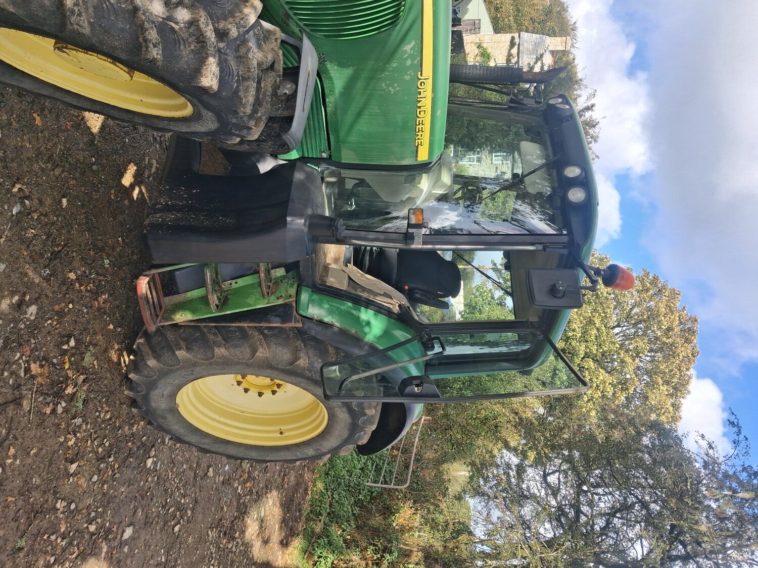 John Deere 6820 (2005) Tractor - {CATEGORY}